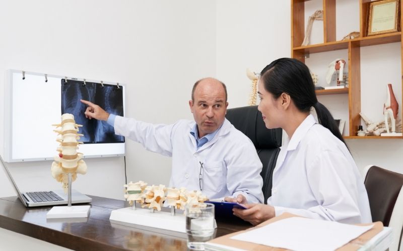 Chẩn đoán hình ảnh như siêu âm, X-quang hoặc MRI có thể giúp phát hiện sự hiện diện của các tinh thể urat