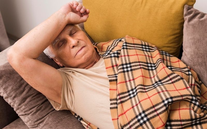 Bệnh gout không chỉ gây ra cơn đau nhức tại các khớp mà còn có thể dẫn đến nhiều biến chứng nghiêm trọng